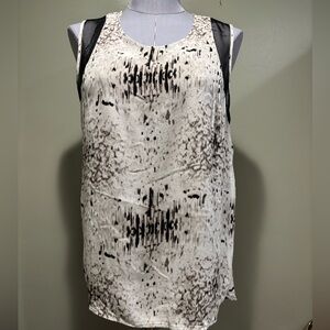 Kenar Ladies Sleeveless Black And White Marble Patterned Blouse.  Size Large